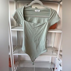 Aritzia Babaton Squareneck Short Sleeve Bodysuit (size small)